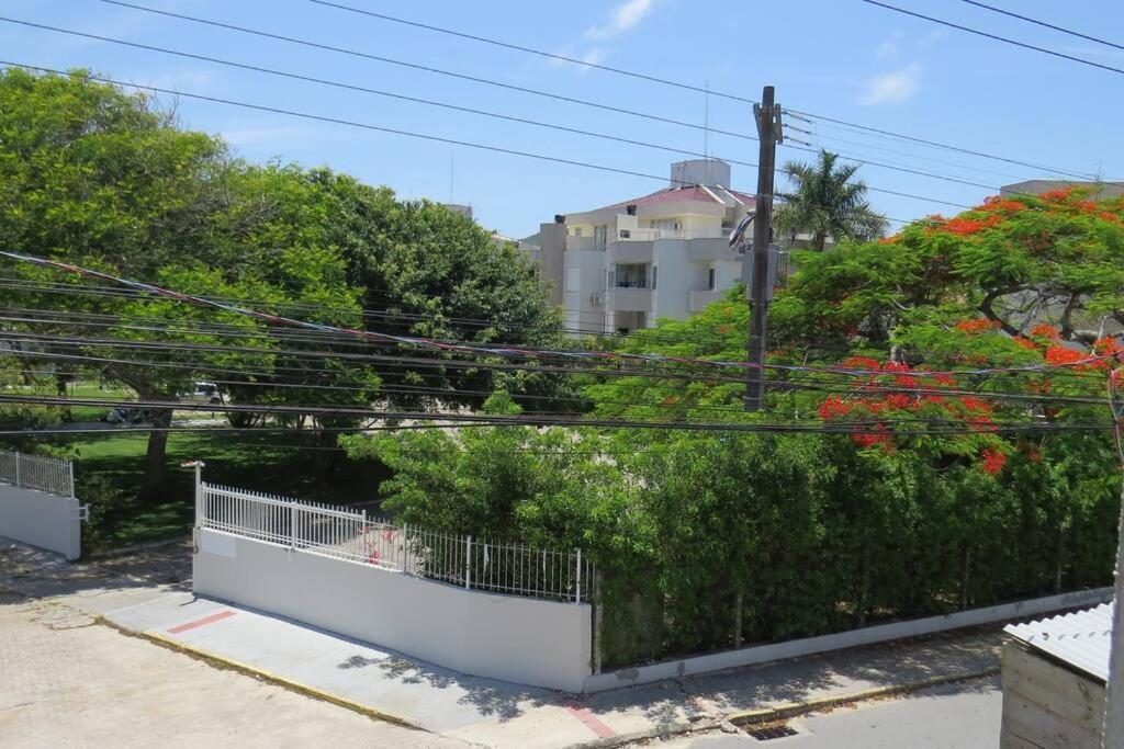 Apartamento Quadra Mar, 2 Vagas, 2 Quartos, 2 Banheiros, Churrasqueira, Equipado! Florianópolis